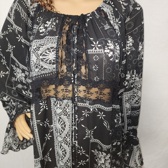 Chic Black & White Ruffle Sleeve Mini Dress - Picture 7 of 7